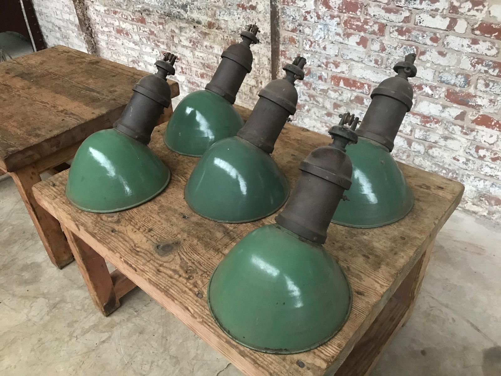 5 lampe d’usine émaillée corps en fonte 